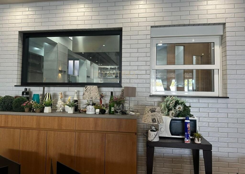 Hotel di lusso con 5 piani &amp; piscina a Vaqarr – In affitto.