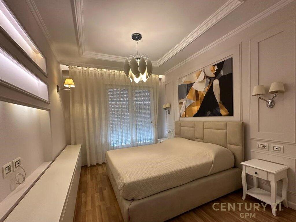 Ne Komunen E Parisit Japim Me Qira Apartament 1+1!