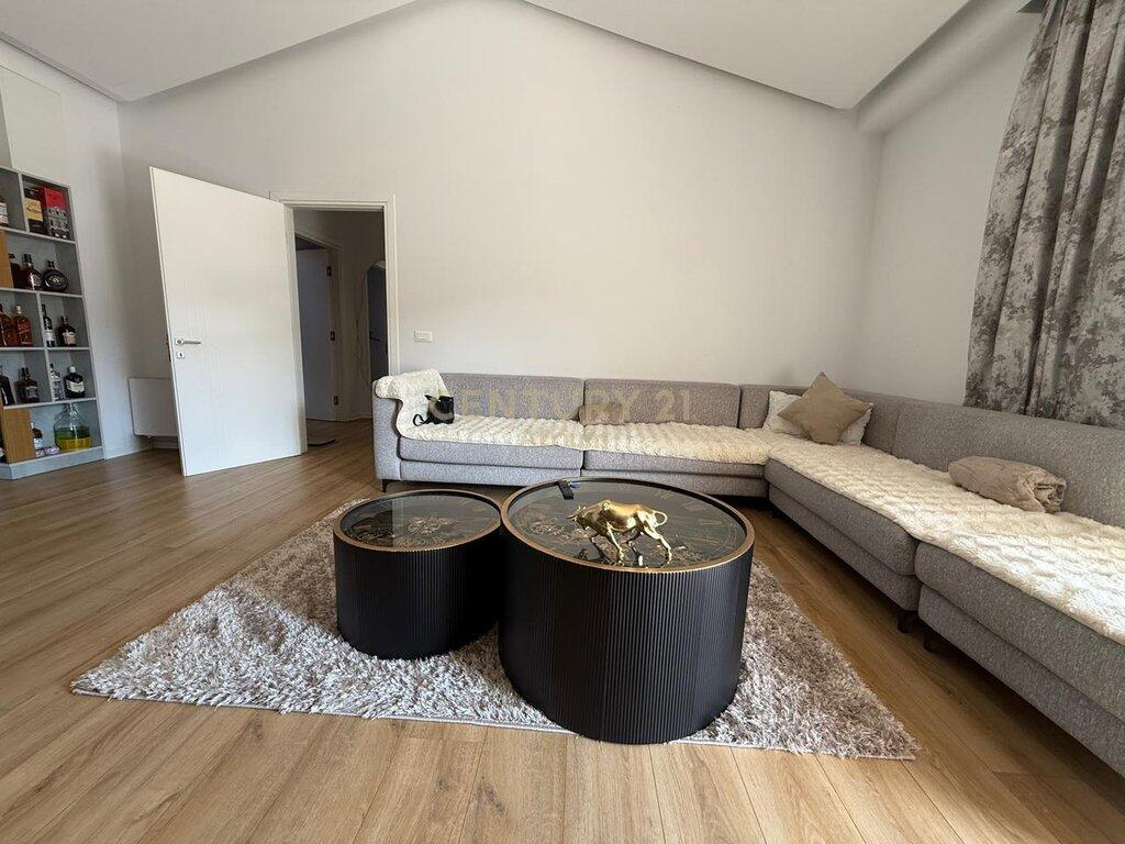 JEPET ME QIRA APARTAMENT 3+1+2+VERANDE+3 POSTE PARKIMI ! 2,000 € /Muaj
