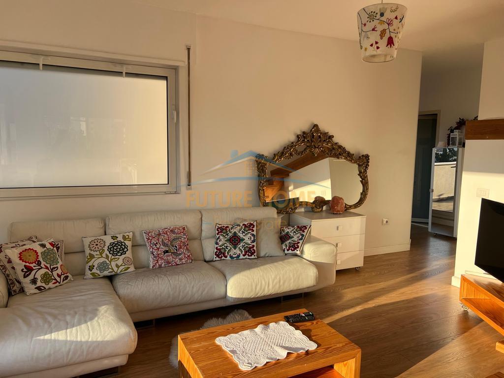 Qera, Apartament Loft, Myslym Shyri.