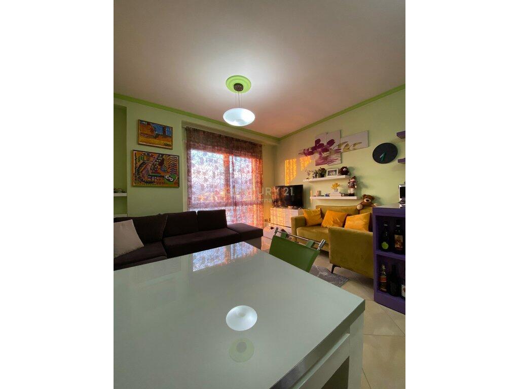 Apartment 1+1 for sale at Tregu Elektrik 155,000