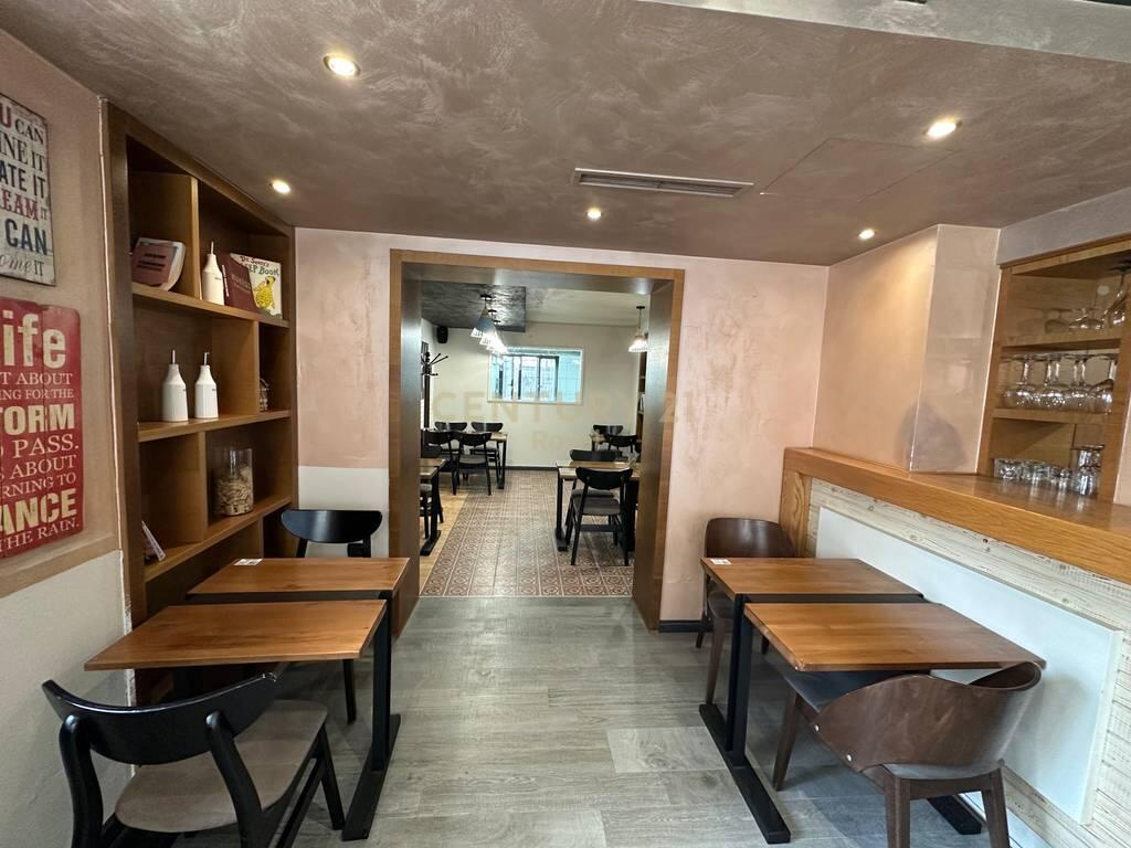 JEPET ME QERA RESTORANT PRANE ZOGUT TE ZI