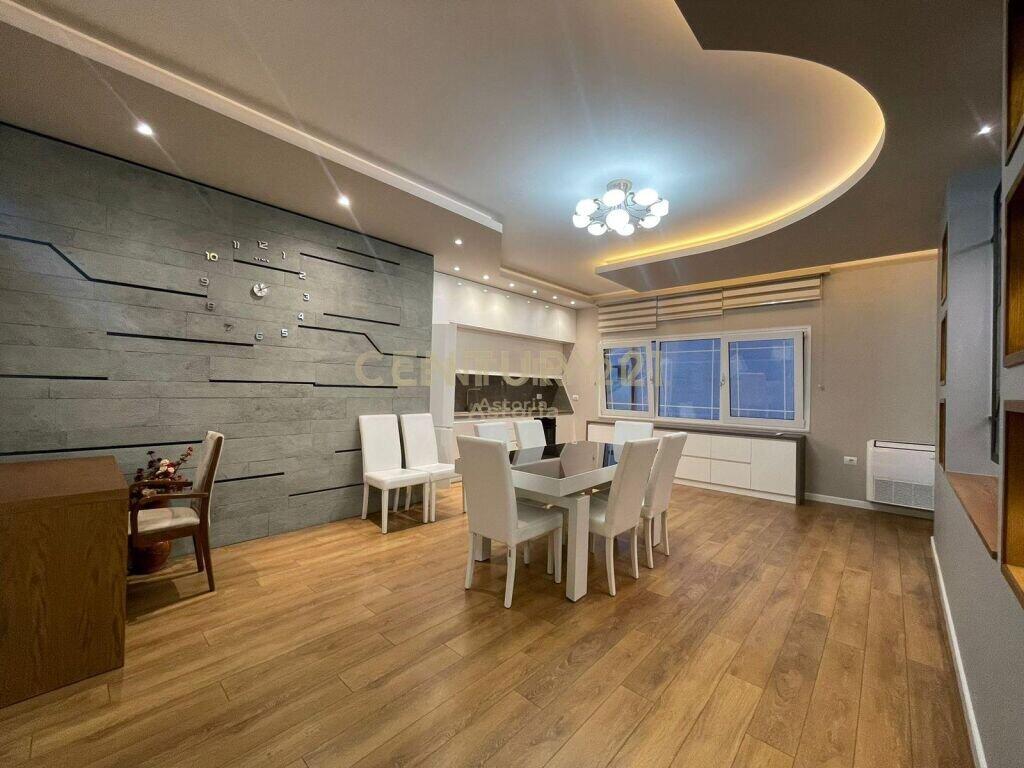 Apartament 4+1+2+post parkimi me qira prane Kristal Center