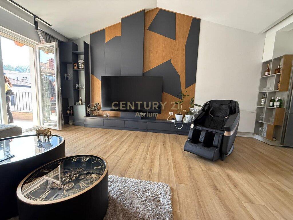 JEPET ME QIRA APARTAMENT 3+1+2+VERANDE+3 POSTE PARKIMI ! 2,000 € /Muaj