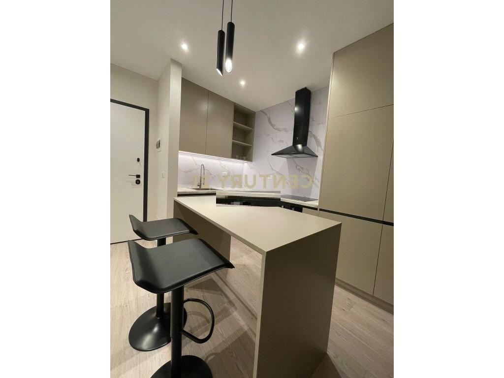 We rent out a 1+1 apartment with parking space at Lake View, Kosovareve Street!