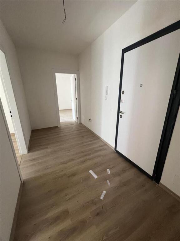 ZYRE ME QERA 116 M2 BULEVARDI RI 800 EURO