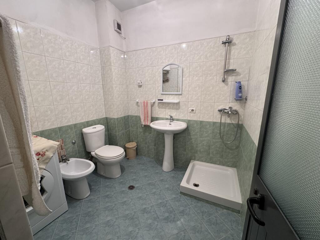 Shitet apartament 2+1 ne Laprake!