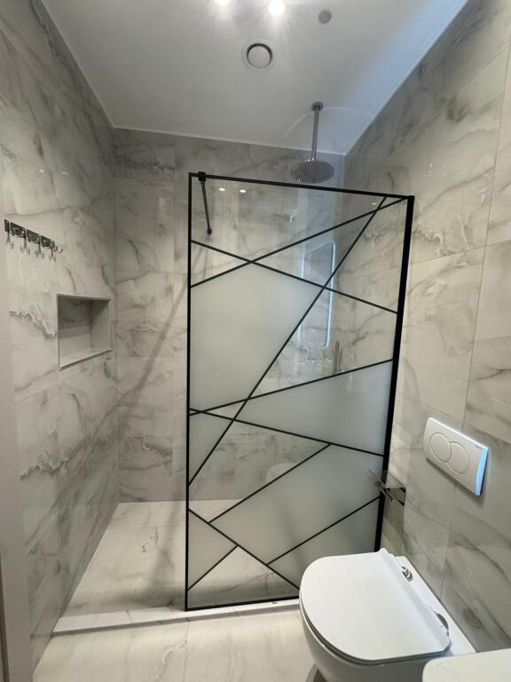Apartament 2+1 me qera 📍Rr. Barrikadave, ne rruge kryesore