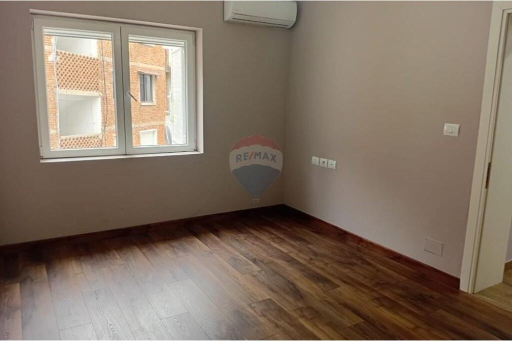 Apartament - Për Qira - Rruga Skënder Luarasi, Tiranë