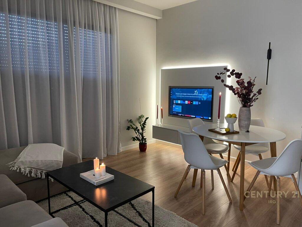 SHITET APARTAMENT 2+1+2 ME POST PARKIMI TEK KODRA E DIELLIT ! 230,000 €