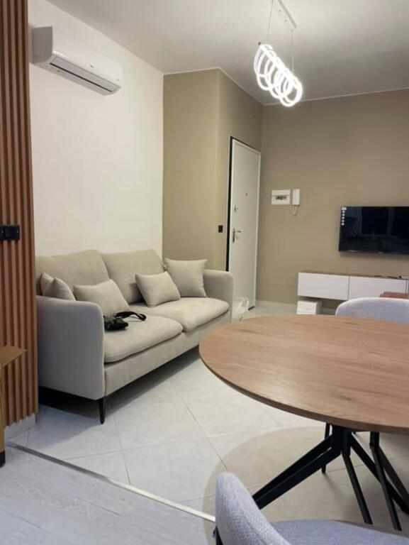 Shitet apartament 1+1 plazh durres