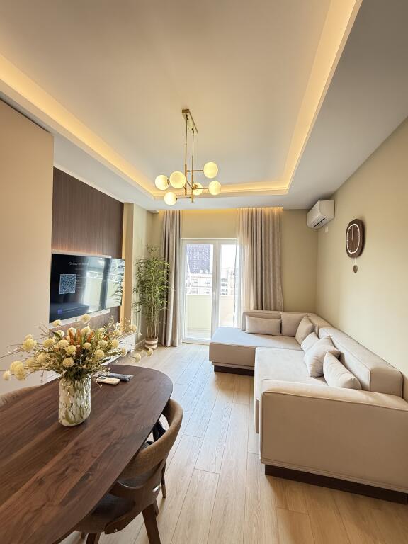 JEPET ME QIRA 1+1 APARTAMENT LUKSOZ – RRUGA E BOGDANËVE, TIRANË