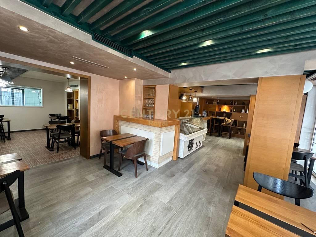 JEPET ME QERA RESTORANT PRANE ZOGUT TE ZI