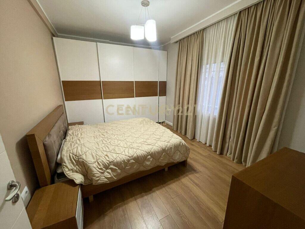 Apartament 4+1+2+post parkimi me qira prane Kristal Center