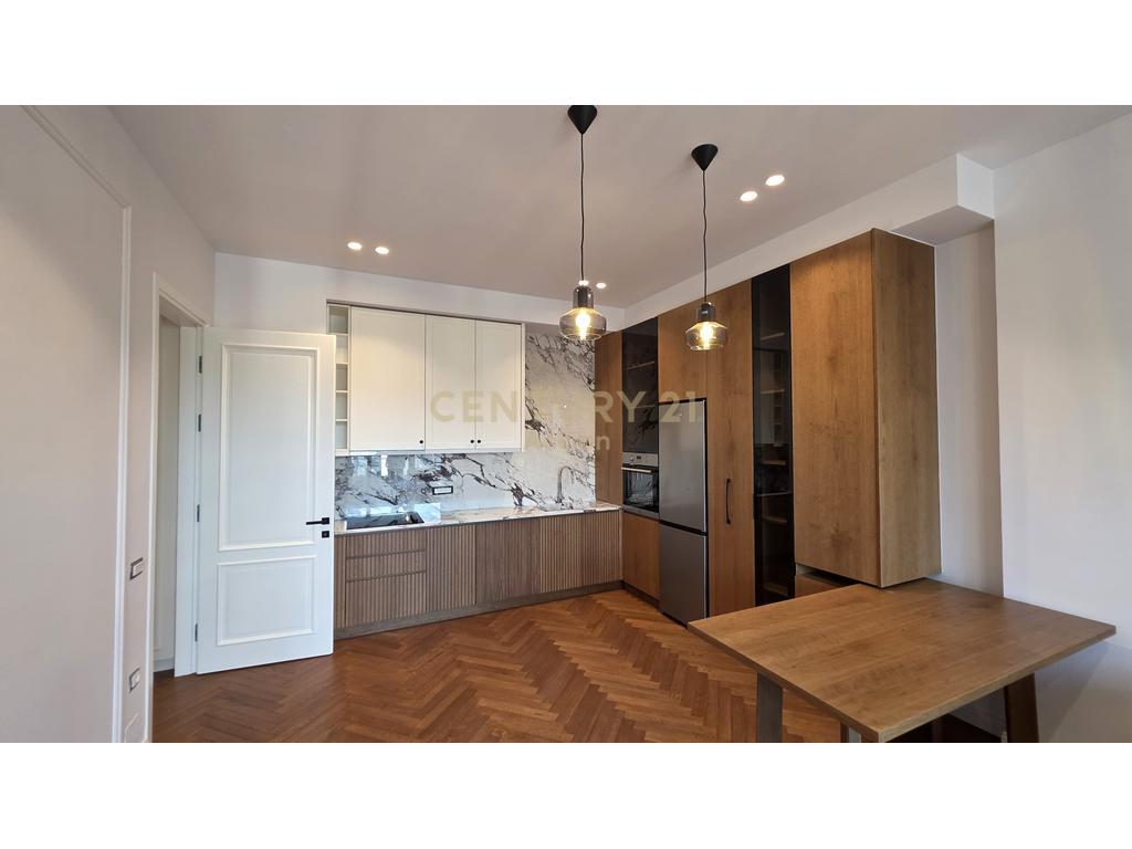 Me Qira – Apartament 2+1+2 me Post Parkimi në Square 21
