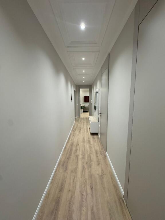 Apartament 2+1 me qera 📍Rr. Barrikadave, ne rruge kryesore