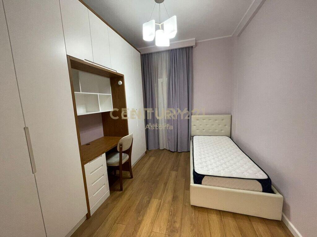 Apartament 4+1+2+post parkimi me qira prane Kristal Center