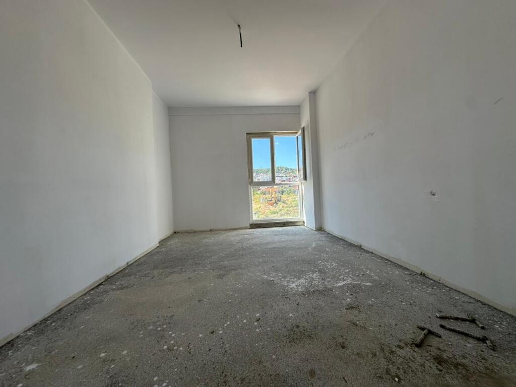 Apartament 1+1 per shitje tek Kika 2/Komuna e Parisit.