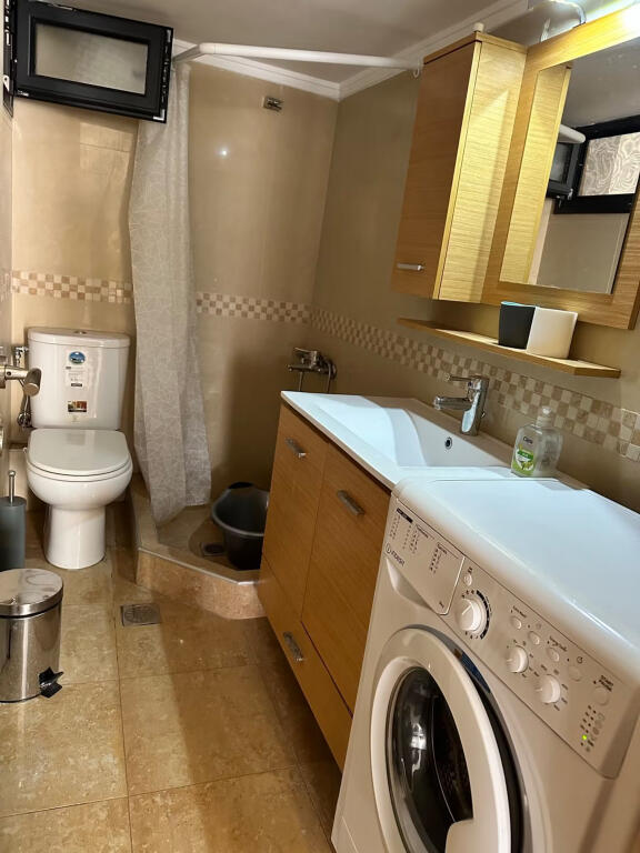 Appartamento In Affitto 1+1 Vicino al Campo di Aviazione (ID B2101302) Tirana