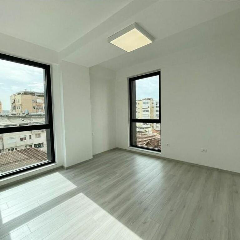 📍MYSLYM SHYRI - 🏡AMBIENTE UFFICIO IN AFFITTO !