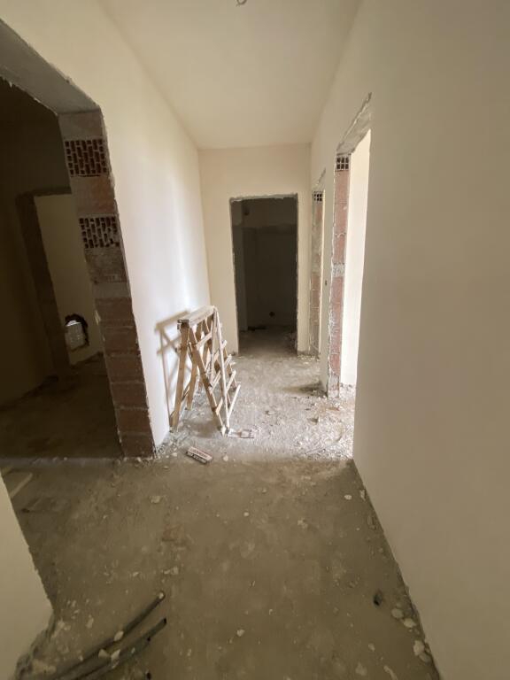 2+1,i perfunduar ne paskuqan,cmimi 92.000 euro