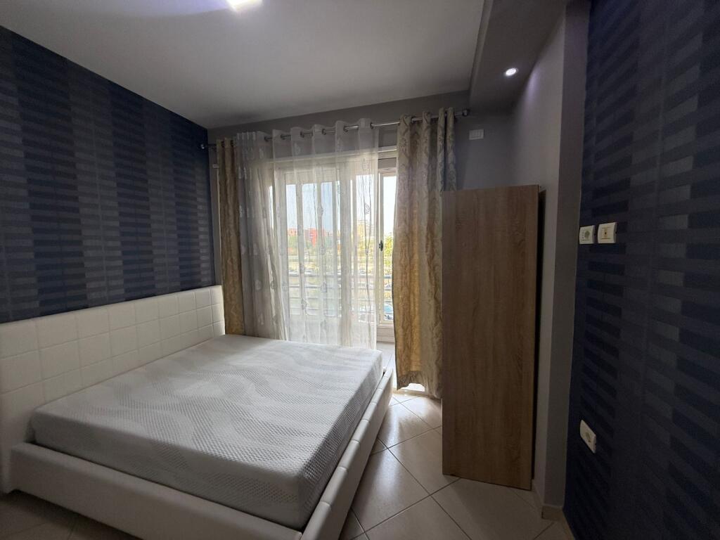 APARTAMENT ME QERA 2+1 STACIONI TRENIT 600 EURO