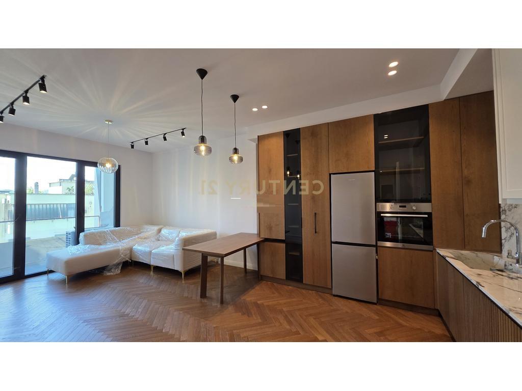OFROHET  ME QIRA SUPER APARTAMENT 2+1+2+ POST PARKIMI,SQUARE 21