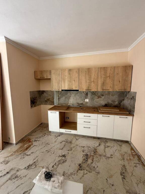 OFROHET PER SHITJE APARTAMENT 1+1 , NE SHKEMBIN E KAVAJES