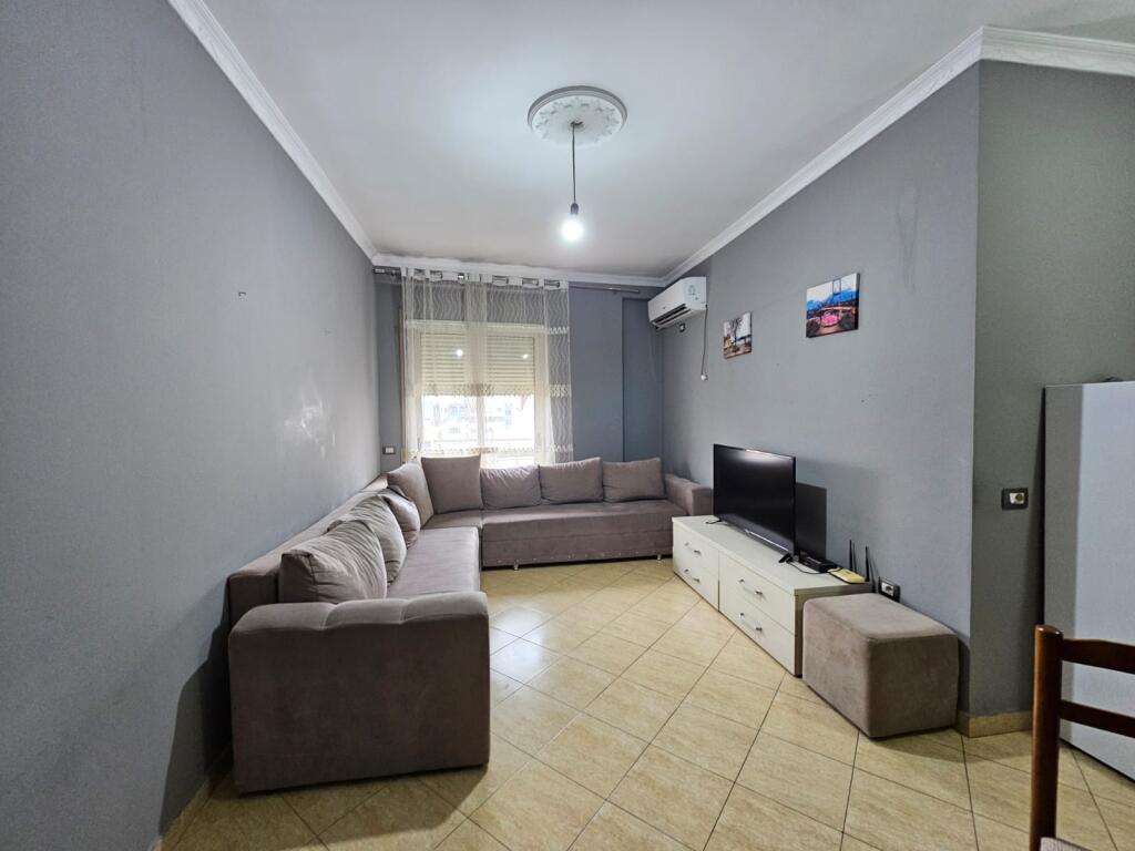 Jepet Me Qera: Apt 2+1 📍( Astir Vila L ) k.8 Cmimi :450 euro   