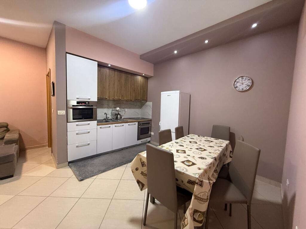 APARTAMENT ME QERA 2+1 STACIONI TRENIT 600 EURO