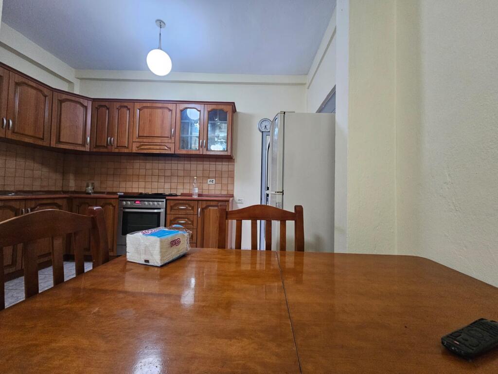 🏠 Apartament 2+1 me Qira – 5 Maji, pranë shkollës “Tirona Jonë”