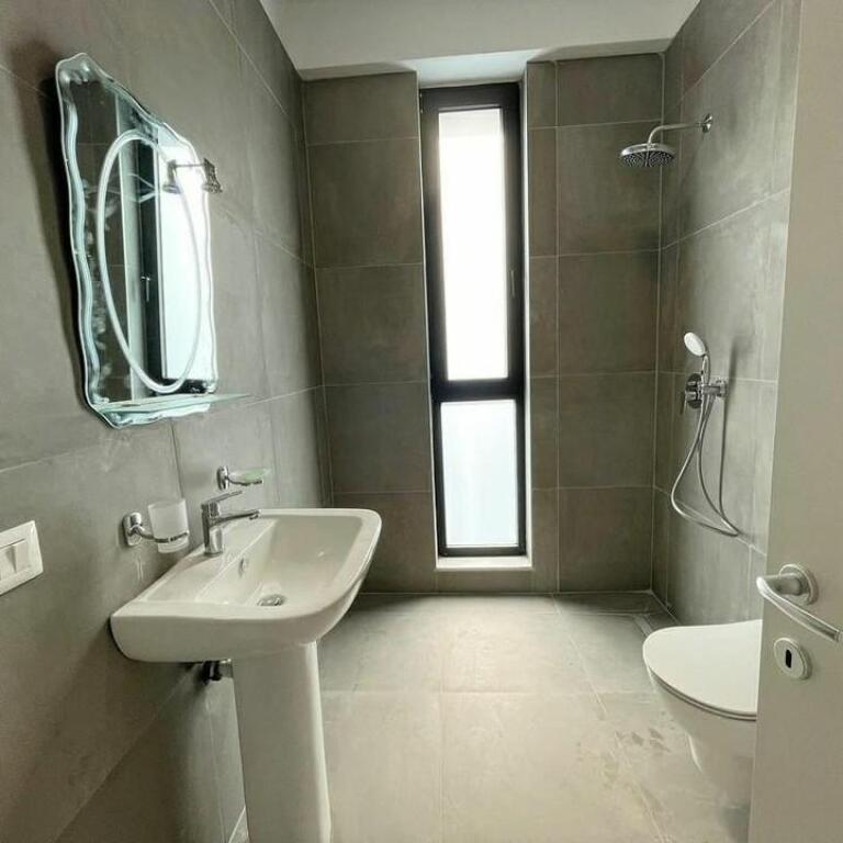 📍MYSLYM SHYRI - 🏡AMBIENTE UFFICIO IN AFFITTO !