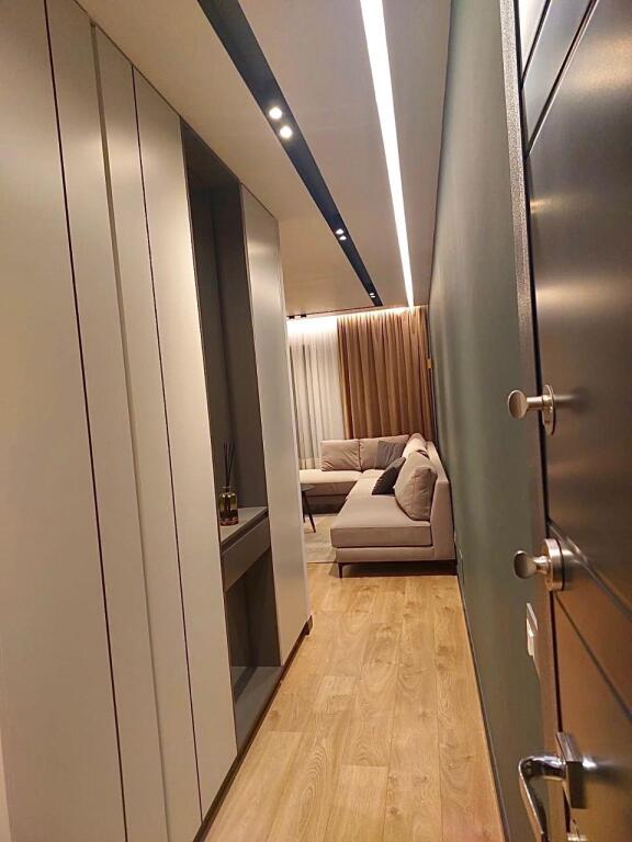 Jepet me qira apartament 2+1+2+post parkimi tek Liqeni Thate