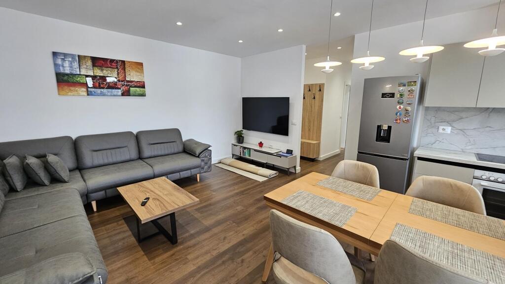 Apartament 2+1+2 per Qira, prane Prokurorise se Tiranes