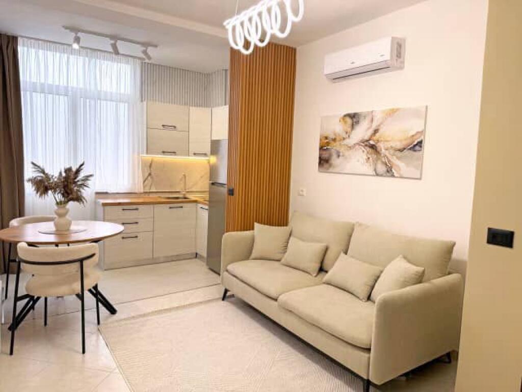 Shitet apartament 1+1 plazh durres