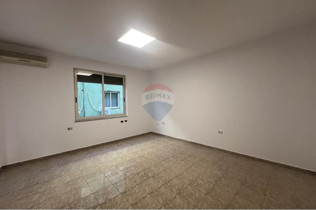 Zyrë - Për Qira - Rruga Brigada VIII, Tiranë