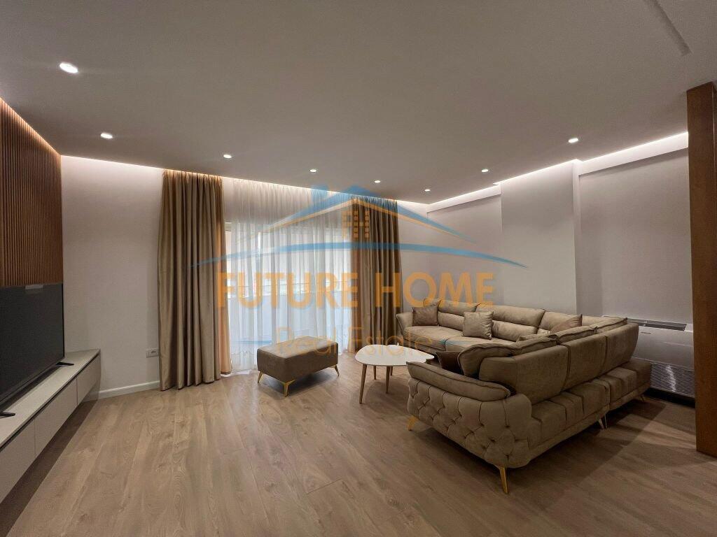 Qira, Apartament 2+1+2, Zogu i Zi