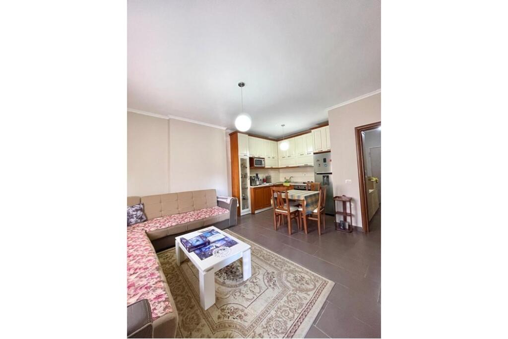 Apartament 1+1 per qira tek Rruga Teodor Keko, prane Marinaj Hotel