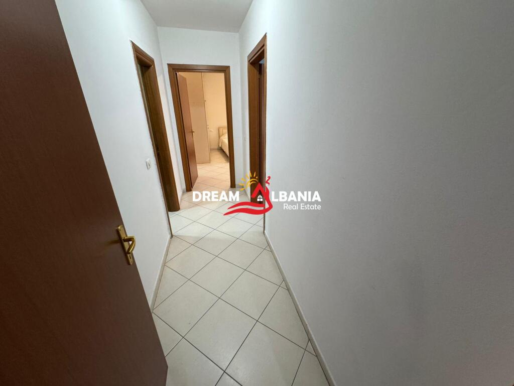 Jepet me qera Apartament 2+1+2 te Rruga e Barrikadave ne Tirane (42214965)