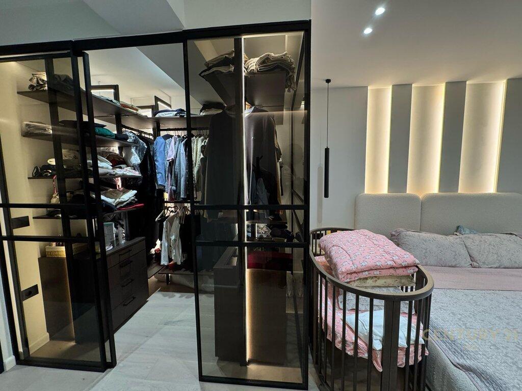 Apartament luksoz 2+1+2+Post Parkimi per shitje tek Kodra e Diellit