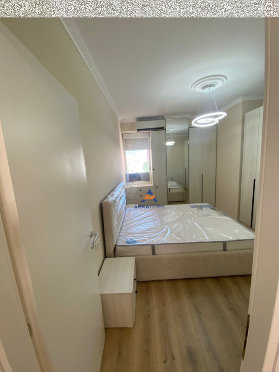 AFFITTASI APPARTAMENTO 1+1+BALCONE "COMPLESSO URSLUGA, STAZIONE DEI TRENI" 650 EURO