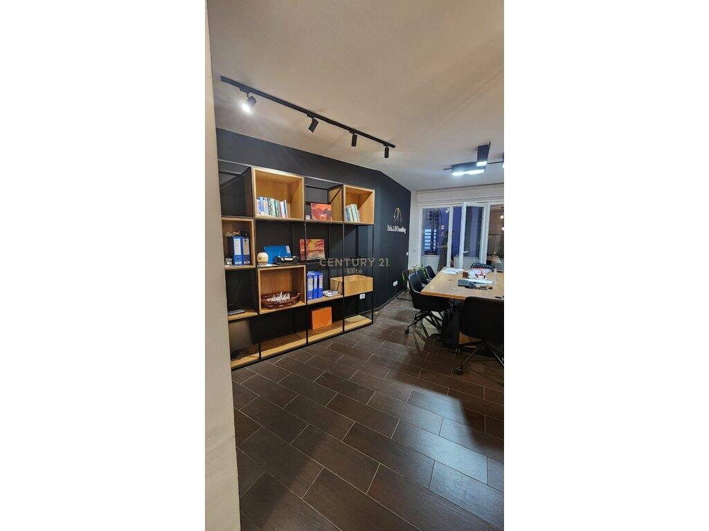 Office apartment 2+1+2 for rent at Kosovareve Street.