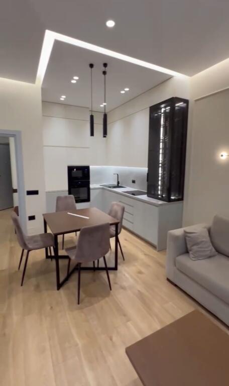 affitto Appartamento 1+1, 1 bagno, balcone Square 21, via Kavaja