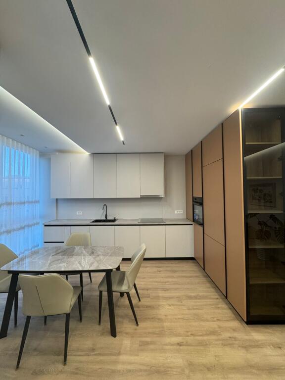 Apartament 2+1 me qera 📍Rr. Barrikadave, ne rruge kryesore