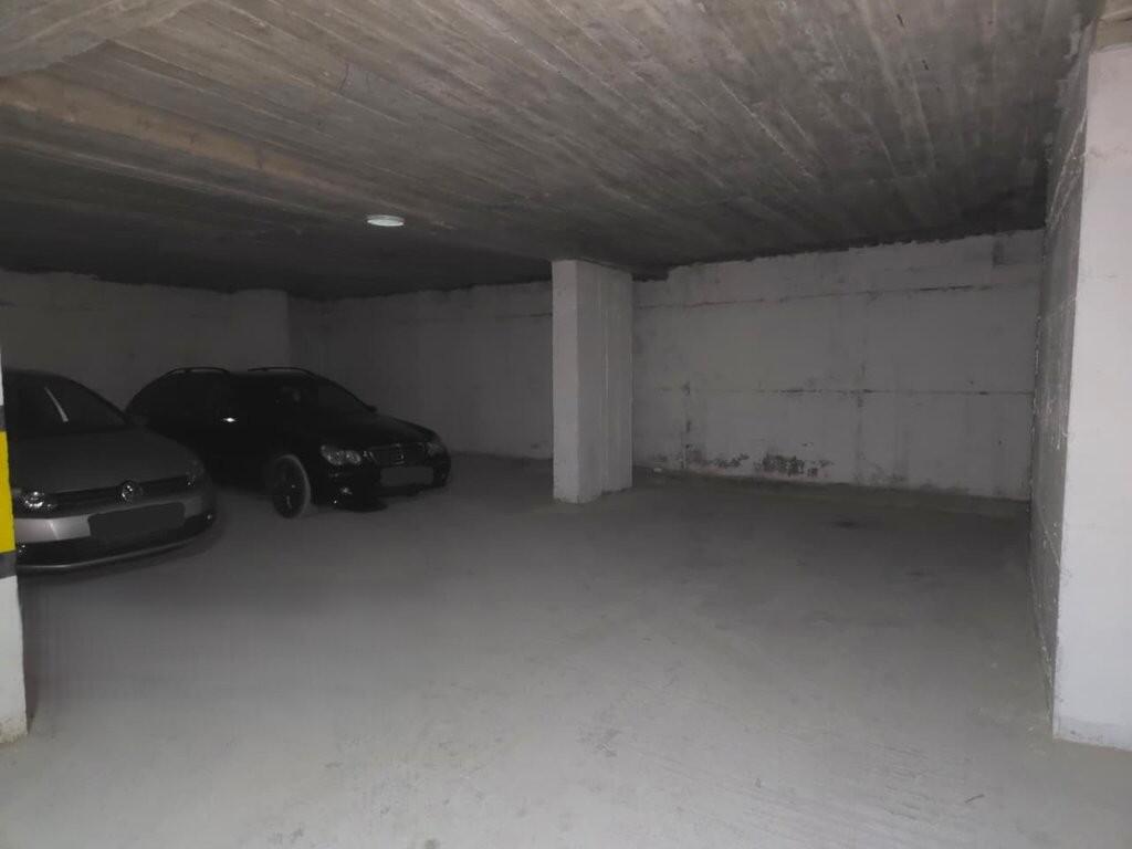 VENDIAMO 3 POSTI AUTO PRESSO L'OSPEDALE AMERICANO 2.  45.000 €