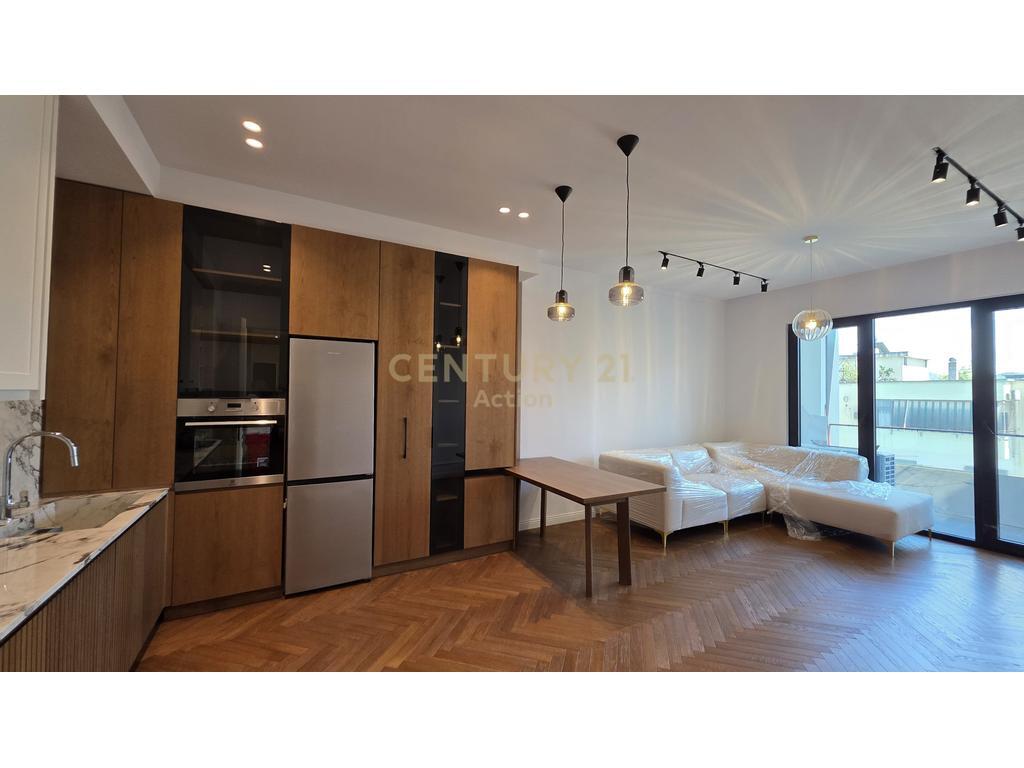 Me Qira – Apartament 2+1+2 me Post Parkimi në Square 21