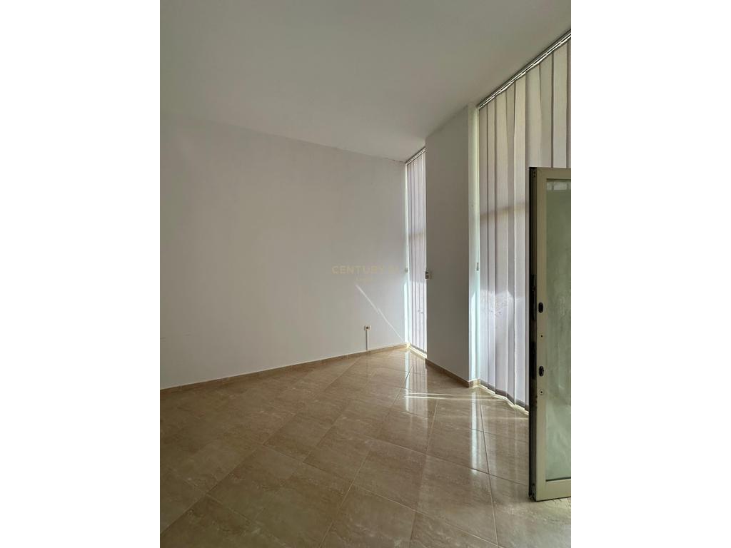 Jepet me qira ambient komercial (dyqan) në zonën e Freskut