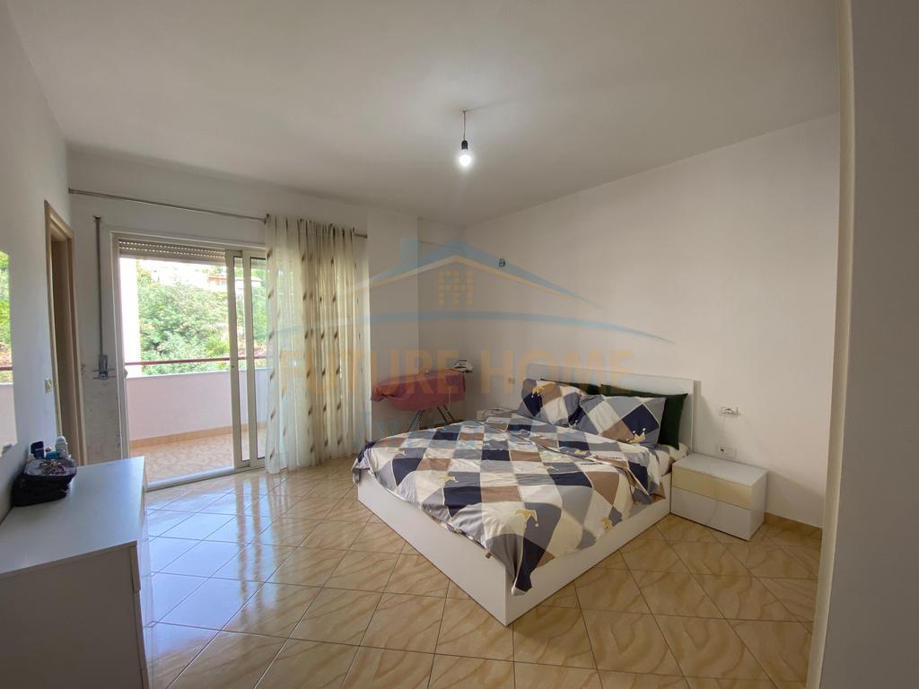 Shitet, Apartament 2+1+2, Fresku, Tiranë.