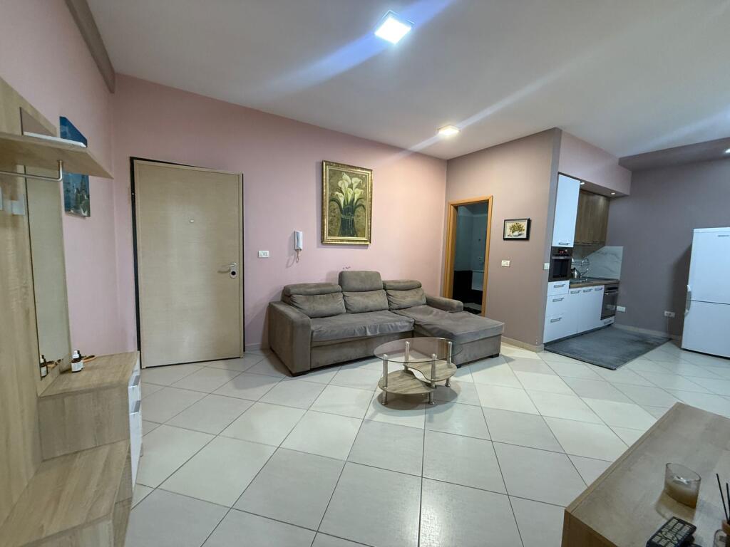 APARTAMENT ME QERA 2+1 STACIONI TRENIT 600 EURO