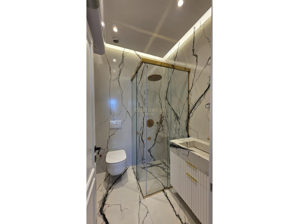 Me Qira – Apartament 2+1+2 me Post Parkimi në Square 21